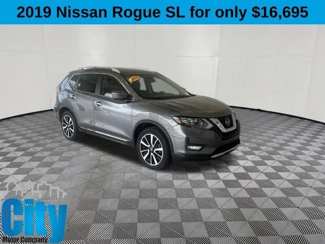 2019 Nissan Rogue SL in Gray — front three-quarter view