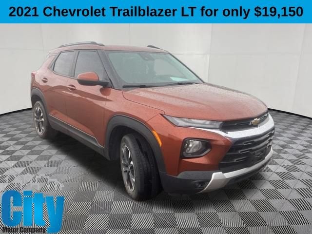 2021 Chevrolet Trailblazer LT in Dark Copper Metallic — front three-quarter view